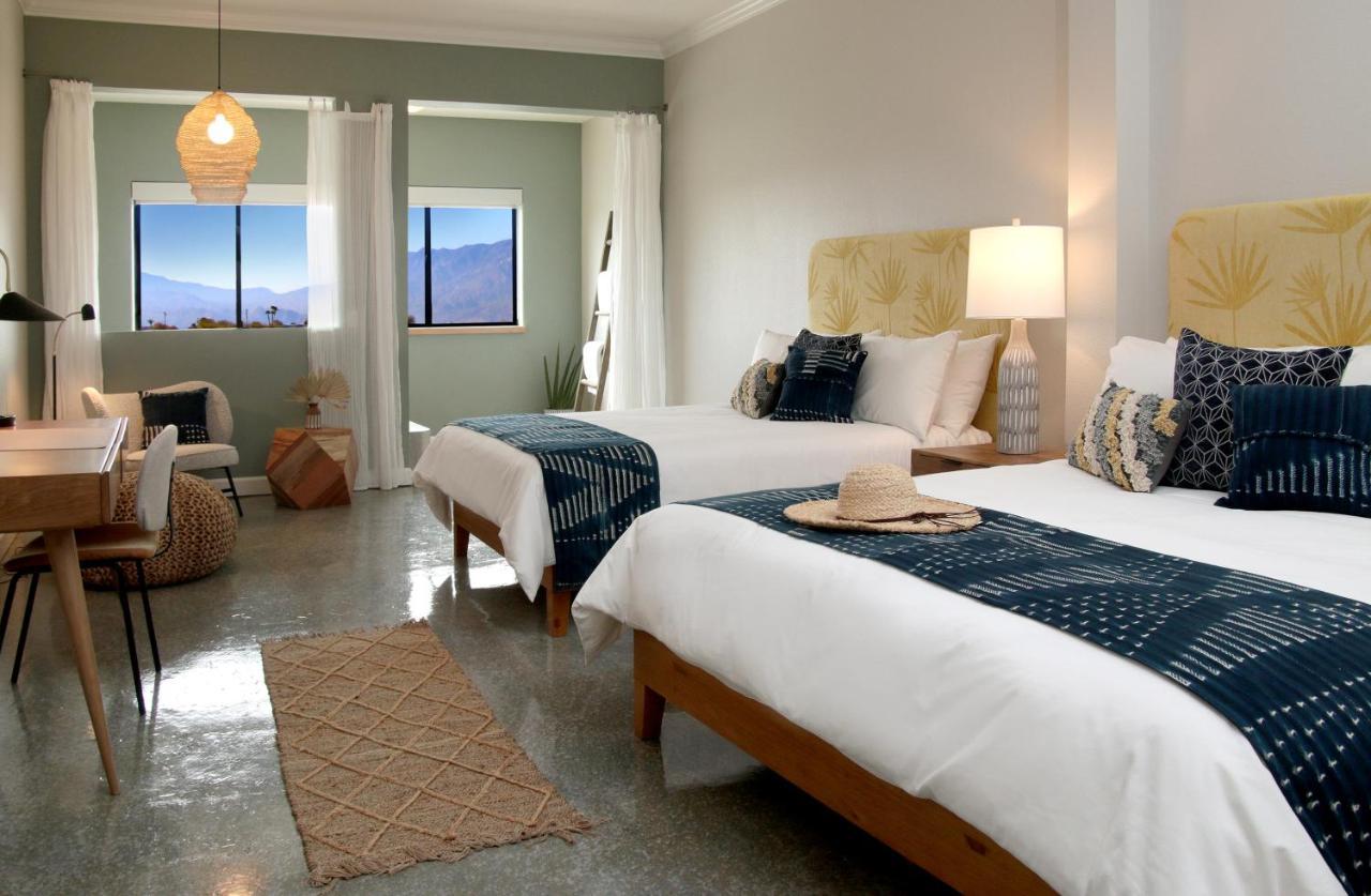 Azure Palm Hot Springs 3*