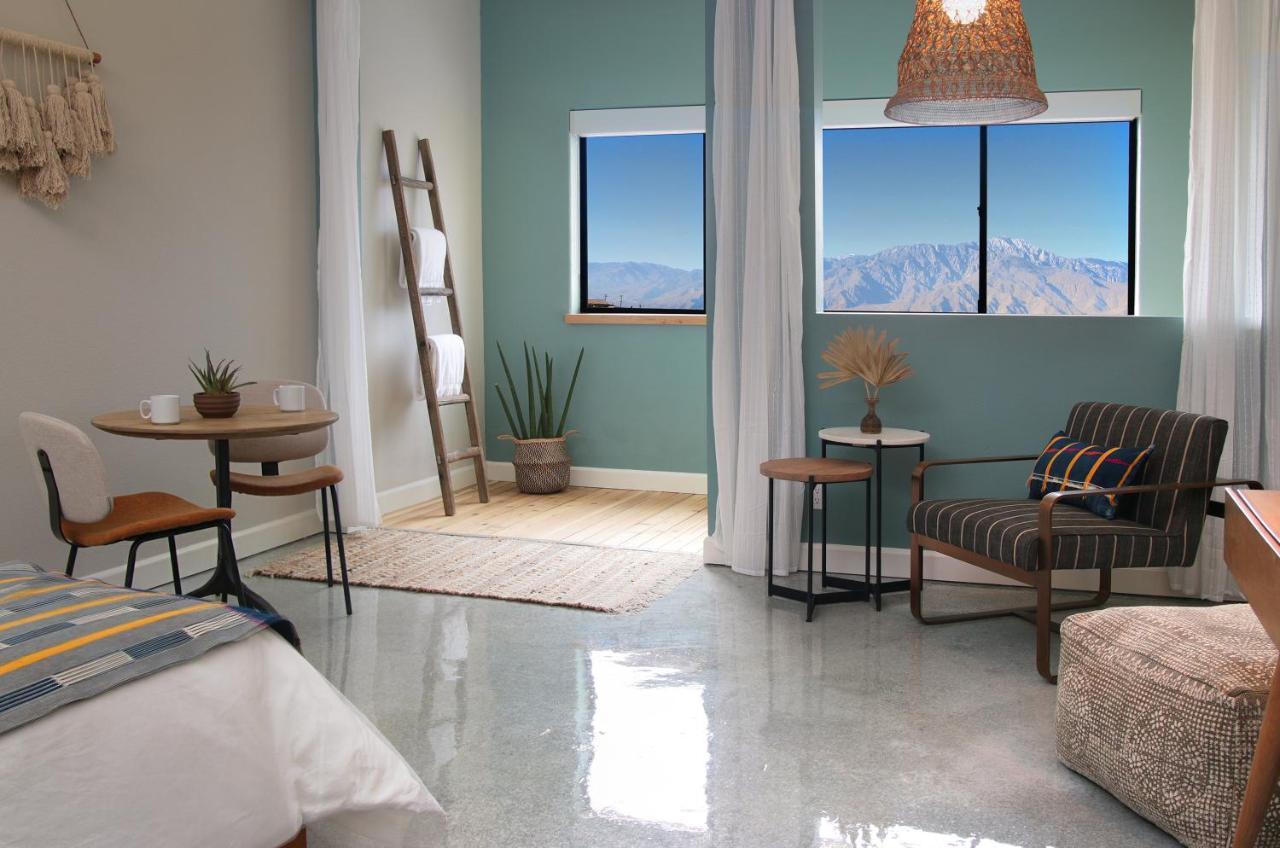 Resort Azure Palm Hot Springs 3*