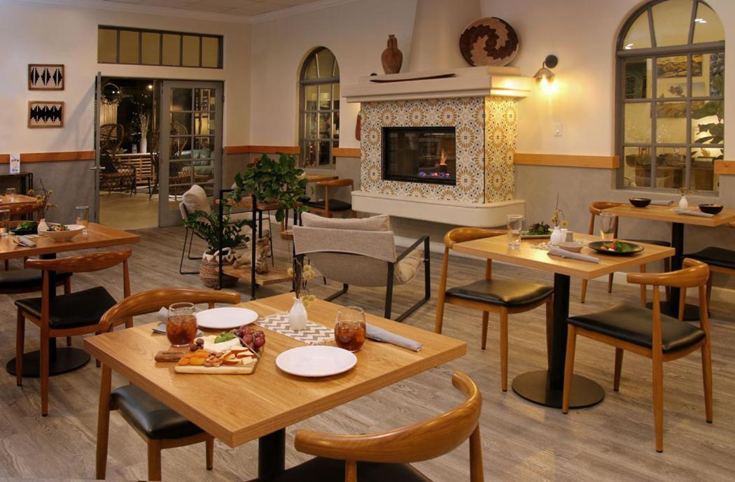 Resort Azure Palm Hot Springs