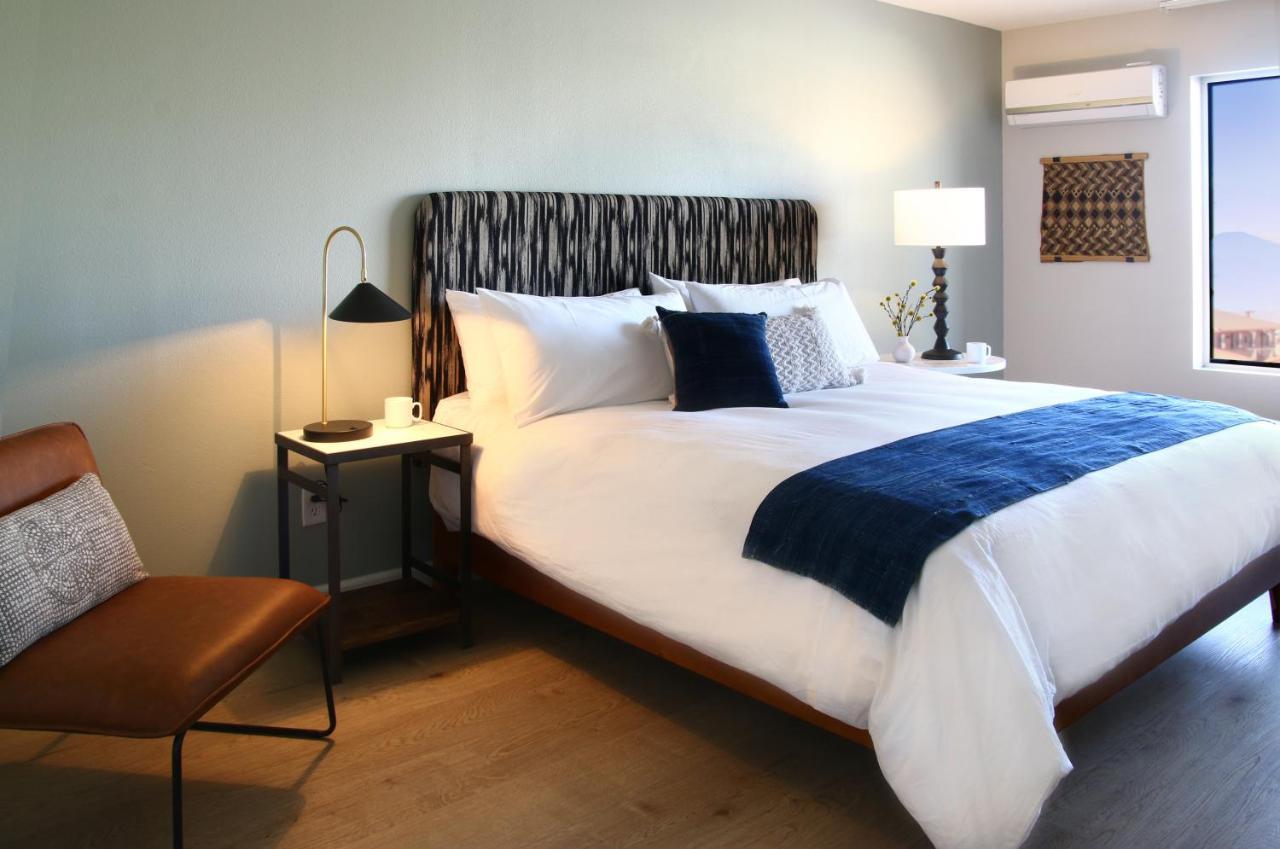 Azure Palm Hot Springs 3*