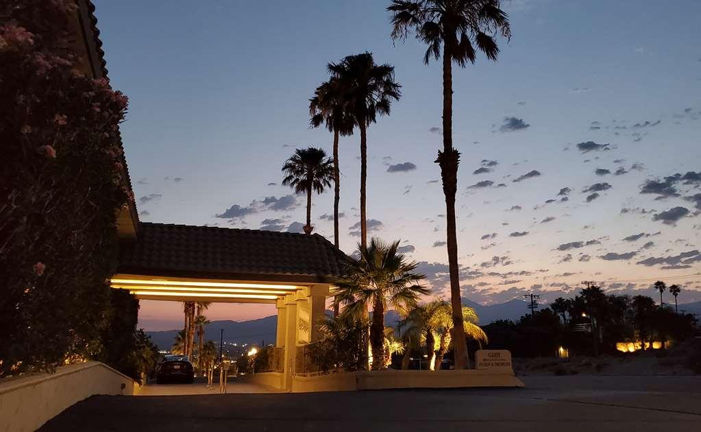 Resort Azure Palm Hot Springs