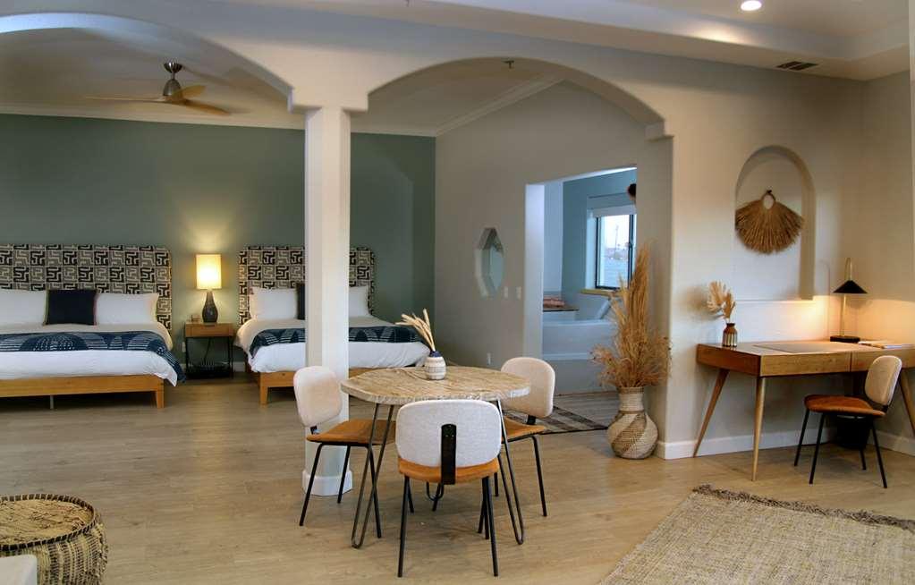 Azure Palm Hot Springs 3*